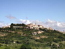 Vintage Mansion in Montepulciano With Pool