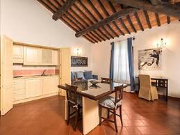 Vintage Mansion in Montepulciano With Pool