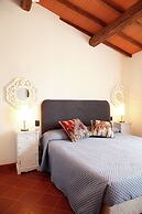 Vintage Mansion in Montepulciano With Pool