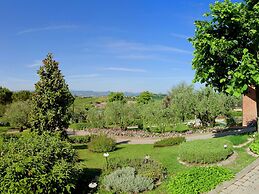 Vintage Mansion in Montepulciano With Pool