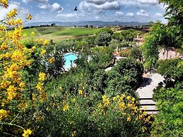 Vintage Mansion in Montepulciano With Pool