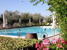 Vintage Mansion in Montepulciano With Pool
