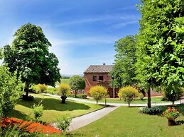 Vintage Mansion in Montepulciano With Pool