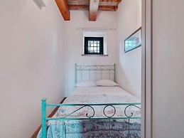 Stunning Apartment in Mombaroccio Near Metauro River