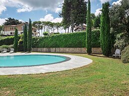 Stunning Apartment in Mombaroccio Near Metauro River