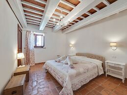 Stunning Apartment in Mombaroccio Near Metauro River