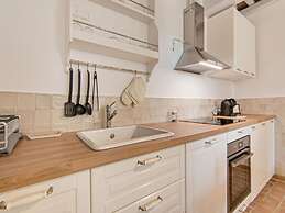 Stunning Apartment in Mombaroccio Near Metauro River