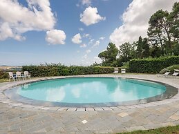 Stunning Apartment in Mombaroccio Near Metauro River