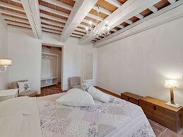 Stunning Apartment in Mombaroccio Near Metauro River