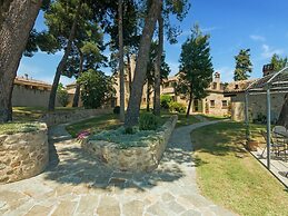 Stunning Apartment in Mombaroccio Near Metauro River