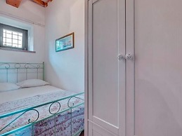 Stunning Apartment in Mombaroccio Near Metauro River