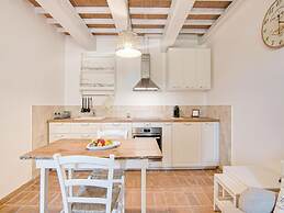 Stunning Apartment in Mombaroccio Near Metauro River