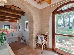 Stunning Apartment in Mombaroccio Near Metauro River