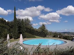 Stunning Apartment in Mombaroccio Near Metauro River