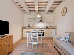 Stunning Apartment in Mombaroccio Near Metauro River