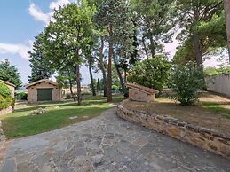 Stunning Apartment in Mombaroccio Near Metauro River