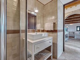 Stunning Apartment in Mombaroccio Near Metauro River