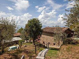 Farmhouse in Castelfranco Piandisco With Garden