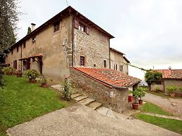 Farmhouse in Castelfranco Piandisco With Garden