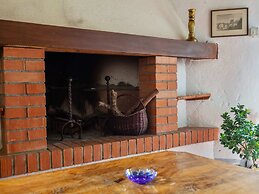 Farmhouse in Castelfranco Piandisco With Garden