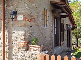 Farmhouse in Castelfranco Piandisco With Garden