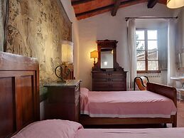 Farmhouse in Castelfranco Piandisco With Garden