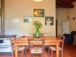 Farmhouse in Castelfranco Piandisco With Garden