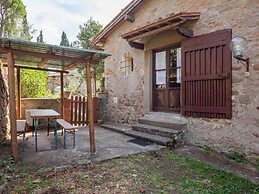 Farmhouse in Castelfranco Piandisco With Garden