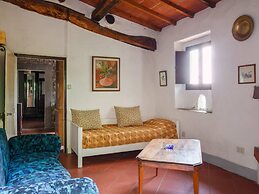 Farmhouse in Castelfranco Piandisco With Garden