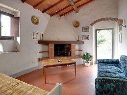 Farmhouse in Castelfranco Piandisco With Garden