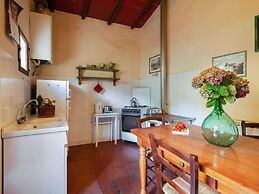 Farmhouse in Castelfranco Piandisco With Garden