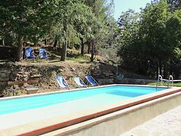 Farmhouse in Castelfranco Piandisco With Garden