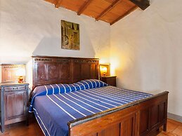 Farmhouse in Castelfranco Piandisco With Garden