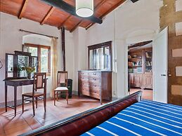 Farmhouse in Castelfranco Piandisco With Garden