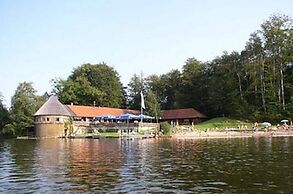 Eco-friendly Chalet Near the Lake in Asten