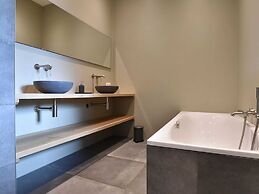 Grandeur Farmhouse in Dwingeloo at a National Park