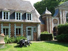 Holiday Home in a Historic Building Near Montreuil