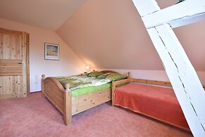 Landhauswohnung in Kroepelin mit Grossem Garten