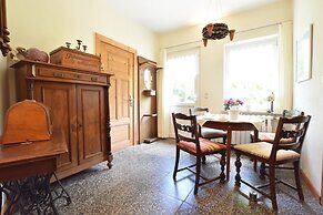 Landhauswohnung in Kroepelin mit Grossem Garten