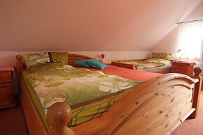 Landhauswohnung in Kroepelin mit Grossem Garten