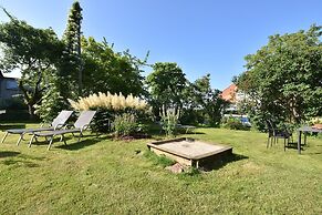 Landhauswohnung in Kroepelin mit Grossem Garten