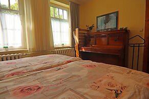 Landhauswohnung in Kroepelin mit Grossem Garten