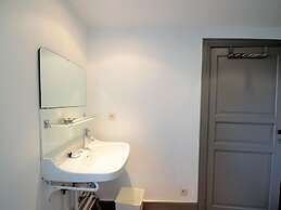 Attractive Holiday Home in Gerin Near Centre