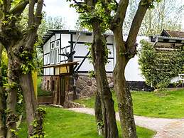 Lake-view Apartment in Klein Pravtshagen With Garden