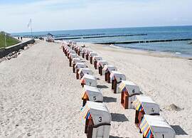 Lake-view Apartment in Klein Pravtshagen With Garden