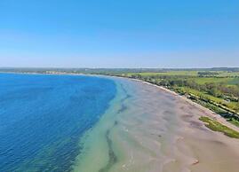 Lake-view Apartment in Klein Pravtshagen With Garden