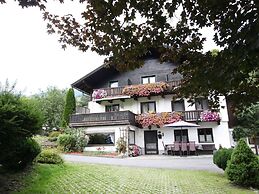 Cozy Apartment in Niedernsill Near Lake