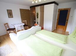 Cozy Apartment in Niedernsill Near Lake