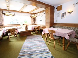 Cozy Apartment in Niedernsill Near Lake