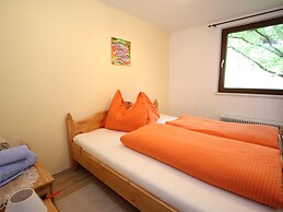 Cozy Apartment in Niedernsill Near Lake